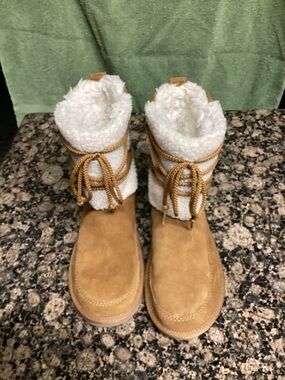 UGG boots women’s size 6